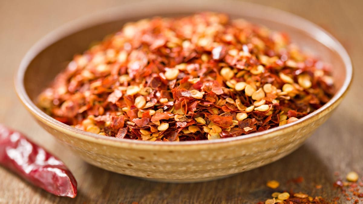 Spice Up Your Meals! Keep This Homemade Red Chilli Flakes Mix Handy