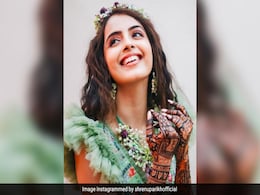 इश्कबाज एक्ट्रेस श्रेनू पारिख की मेहंदी सेरेमनी की तस्वीरें आईं सामने, जानें कौन हैं 3 साल छोटे दूल्हे राजा इश्कबाज एक्ट्रेस श्रेनू पारिख की मेहंदी सेरेमनी की तस्वीरें आईं सामने, जानें कौन हैं 3 साल छोटे दूल्हे राजा