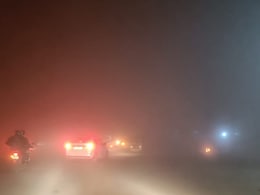 घने कोहरे और धुंध की चादर में लिपटा दिल्ली-NCR, जीरो विजिबिलटी; 110 से ज्यादा फ्लाइट्स और 25 ट्रेनें प्रभावित घने कोहरे और धुंध की चादर में लिपटा दिल्ली-NCR, जीरो विजिबिलटी; 110 से ज्यादा फ्लाइट्स और 25 ट्रेनें प्रभावित
