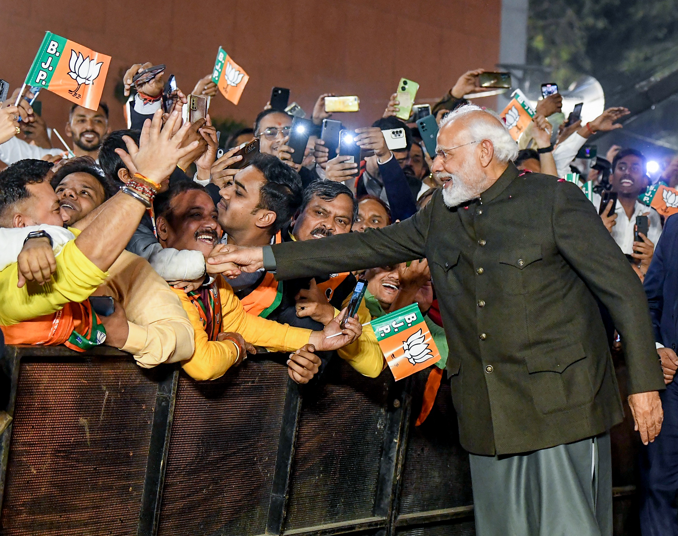 Opinion: A Mandate for <I>Mehnat</I> - By Vinay Sahasrabuddhe