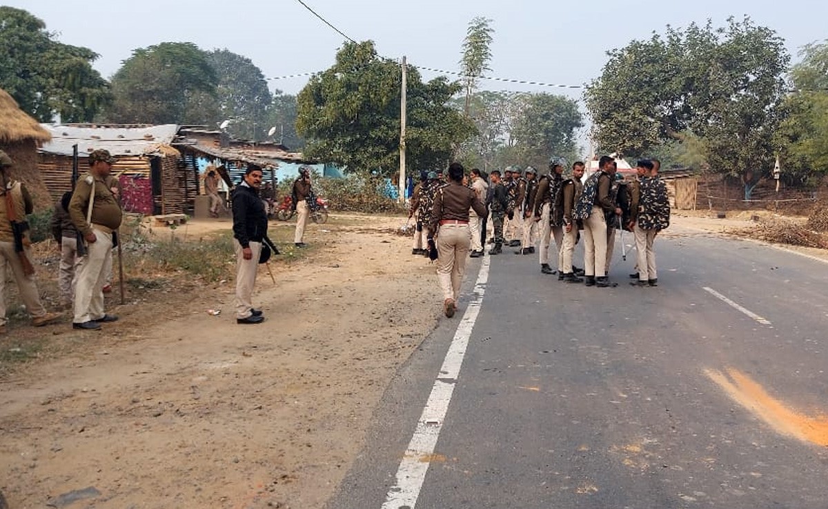 बिहार: जमुई में कैदी की मौत के बाद हंगामा, आक्रोशित ग्रामीणों ने पुलिस पर किया पथराव, थानाध्यक्ष सहित 2 घायल