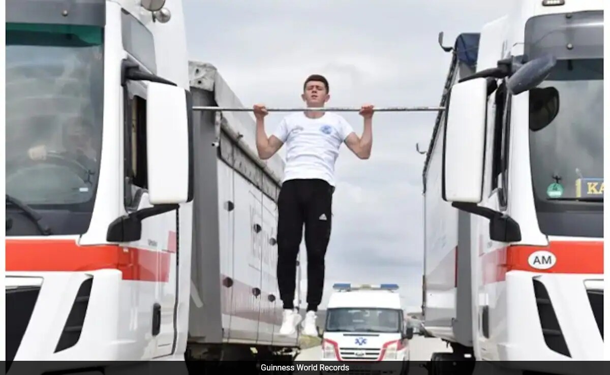 Watch: Armenian Teen Sets World Record Doing Pull-Ups Between Moving Trucks - Vimarsana News