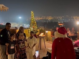 Christmas 2023: स्वर्णनगरी जैसलमेर में क्रिसमस ईव की रहीं धूम, पार्टियों में थिरके सैलानी