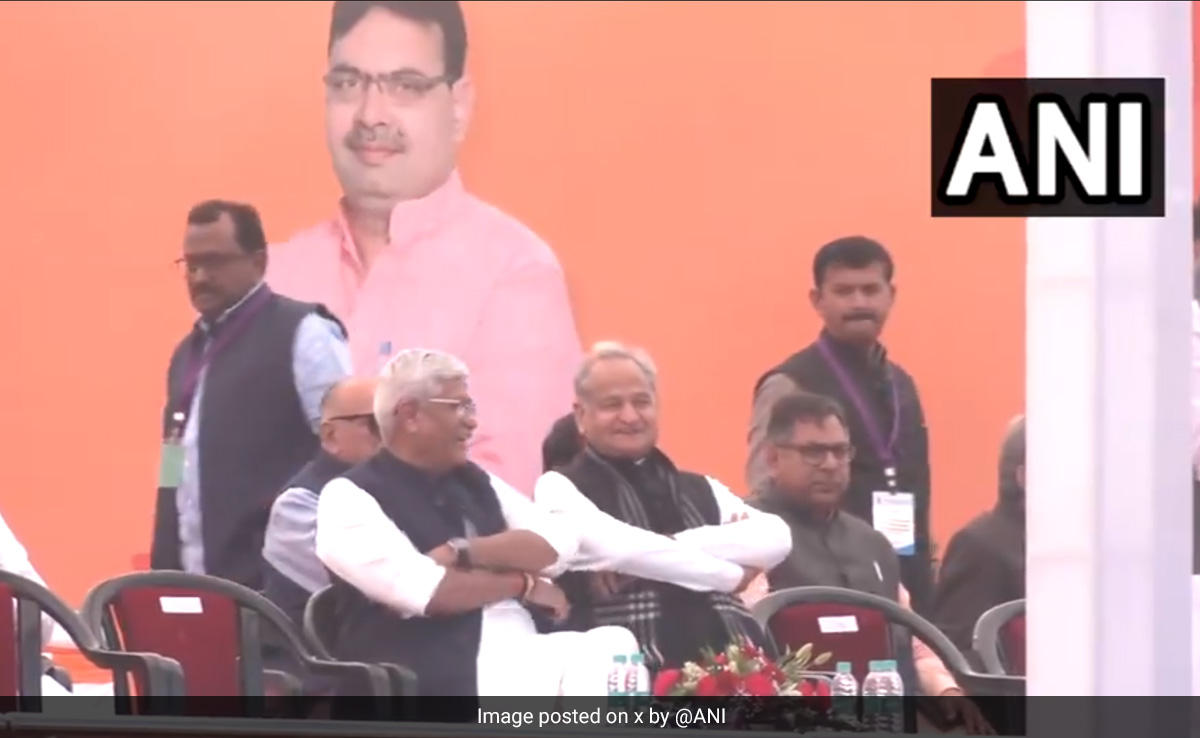 Rajasthan CM Oath Ceremony: भजनलाल के शपथ ग्रहण में गहलोत ने मिलाया शेखावत से हाथ! राजस्थान में बढ़ीं सियासी सरगर्मियां