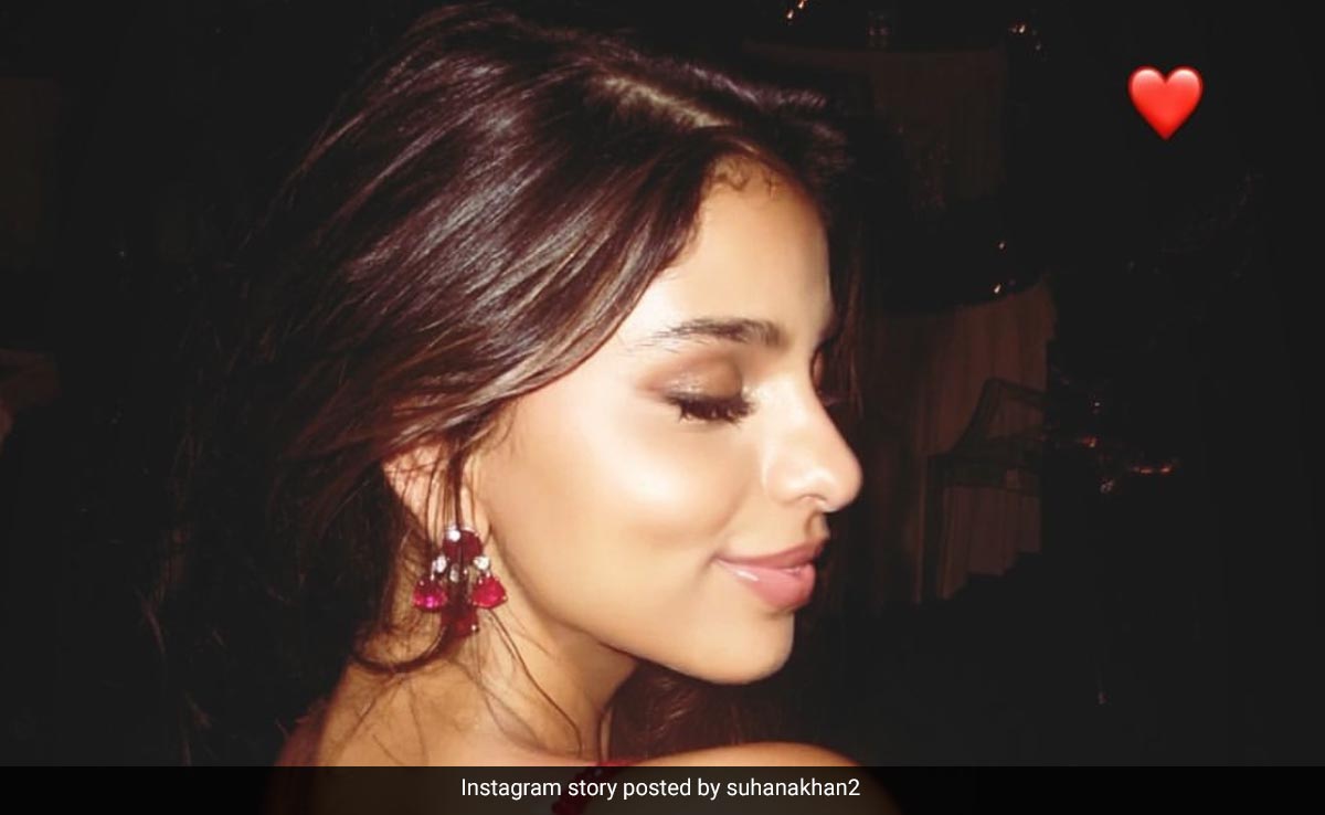 Suhana Khan's Soft Rose Makeup With Her Scarlet Dress Is All Red Hearts