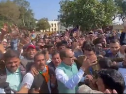 शपथ ग्रहण समारोह के बाद समर्थकों ने पूर्व सीएम को घेरा, आंधी नहीं तूफान...शिवराज चौहान... जैसे नारे लगे शपथ ग्रहण समारोह के बाद समर्थकों ने पूर्व सीएम को घेरा, आंधी नहीं तूफान...शिवराज चौहान... जैसे नारे लगे