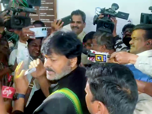 सवाल इंडिया का : तेलंगाना में मतदान करने पहुंचे चिरंजीवी, जुनियर एनटीआर