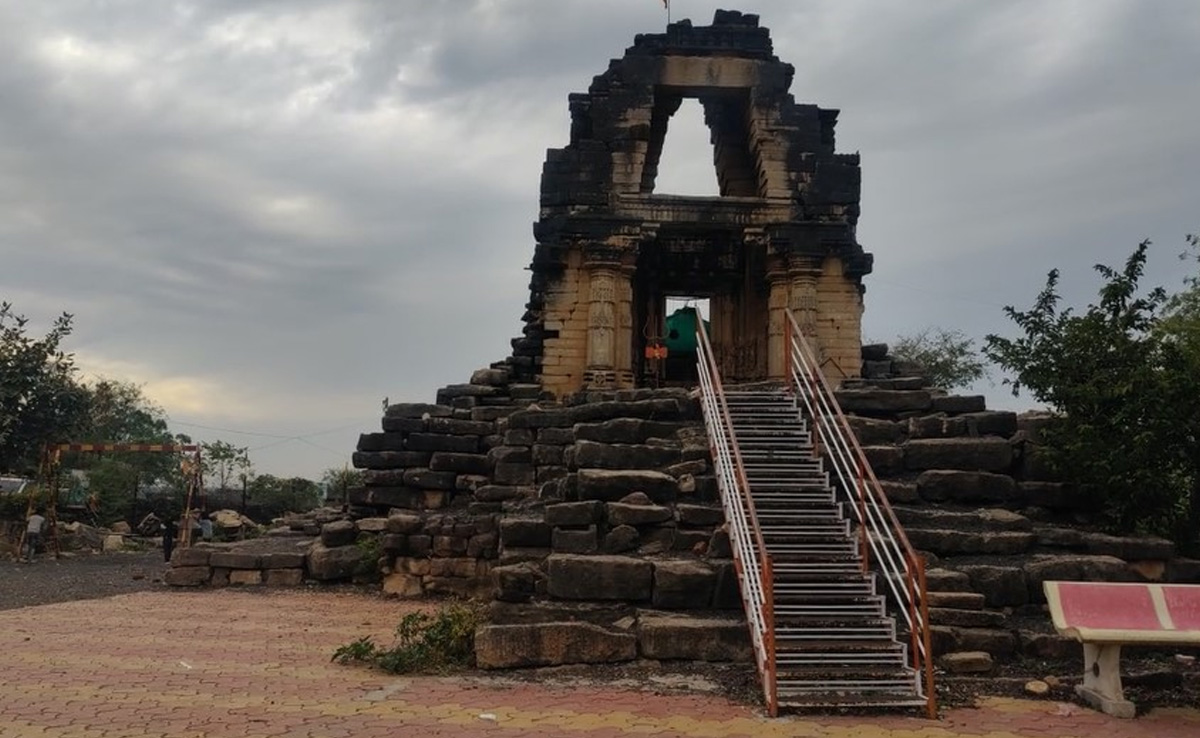 खतरे में धरोहर: 1200 साल पुराने परमार कालीन मंदिर का नहीं हो सका जीर्णोद्धार