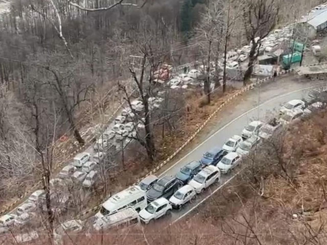 Video: Massive Traffic Jam Near Himachal's Atal Tunnel Ahead Of Christmas