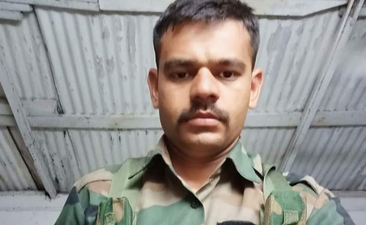 पंचतत्व में विलीन हुए शहीद राजेश, मंत्री समेत हजारों लोगों ने दी श्रद्धांजलि, पिता को सरकार से मदद की आस