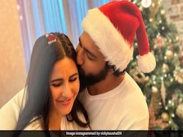 Vicky Kaushal And Katrina Kaif's Christmas 2023 Postcard Is Complete In White Casuals With A Kiss Vicky Kaushal And Katrina Kaif's Christmas 2023 Postcard Is Complete In White Casuals With A Kiss