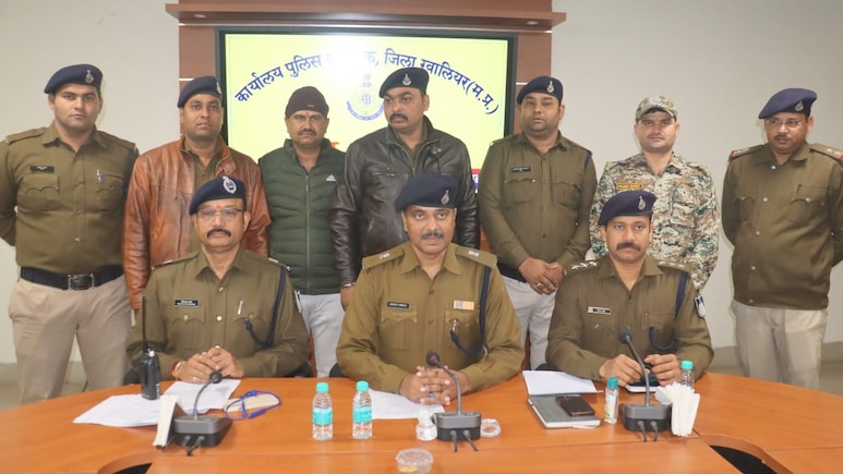 Gwalior: पुलिस ने जुए के फड़ पर मारा छापा, 5 लाख कैश समेत लग्जरी कार बरामद&nbsp;