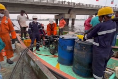 Work To Stop Oil Spill In Chennai Gathers Pace Work To Stop Oil Spill In Chennai Gathers Pace