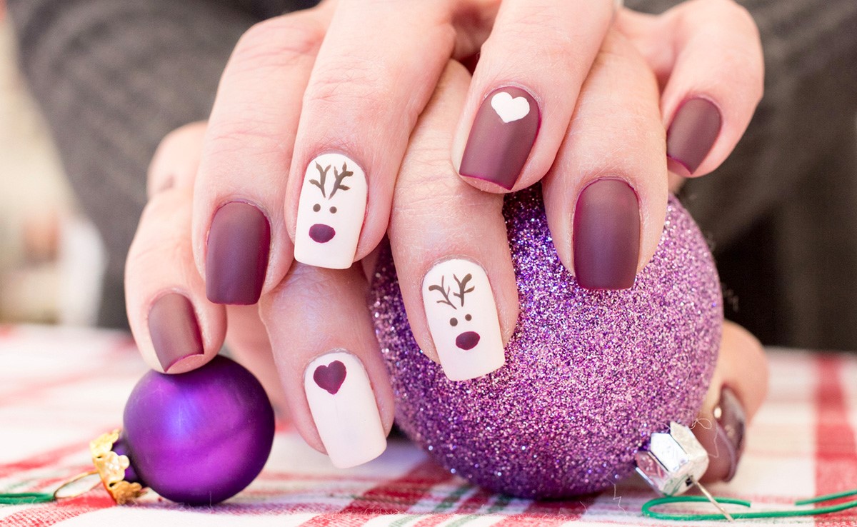 10 Merry Nail Art Ideas That Are Perfect For Christmas Day 2023