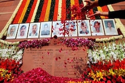 Parliament Attack 2001: संसद हमले की 22वीं बरसी पर बलिदानियों को दी गई श्रद्धांजलि Parliament Attack 2001: संसद हमले की 22वीं बरसी पर बलिदानियों को दी गई श्रद्धांजलि