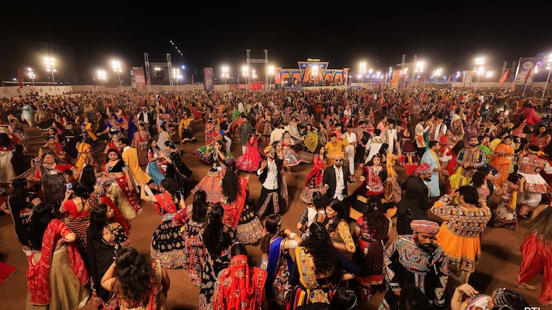 Garba Night: गरबा पांडाल में गैर-हिंदू की No Entry, अखाड़ा समिति की चेतावनी- आस्था के साथ खिलवाड़ बर्दाश्त नहीं