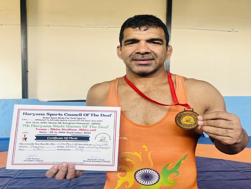 कुश्ती महासंघ के अध्यक्ष पर 'दंगल', पदक लौटाने वालों में अब मशहूर 'गूंगा' पहलवान भी, देखिए क्या कहा?