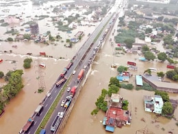 तमिलनाडु में बारिश के कहर से 3 की मौत, तूतीकोरिन में 500 ट्रेन यात्री फंसे तमिलनाडु में बारिश के कहर से 3 की मौत, तूतीकोरिन में 500 ट्रेन यात्री फंसे