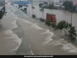 Video: Highway In Tamil Nadu's Thoothukudi Flooded, More Rain Predicted Video: Highway In Tamil Nadu's Thoothukudi Flooded, More Rain Predicted