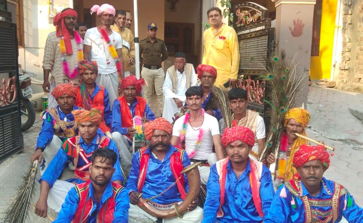 MP News : सीएम मोहन यादव के उज्जैन आगमन को लेकर शहर में उत्सव का माहौल... गीत, नृत्य और मिठाईयों का दौर शुरू