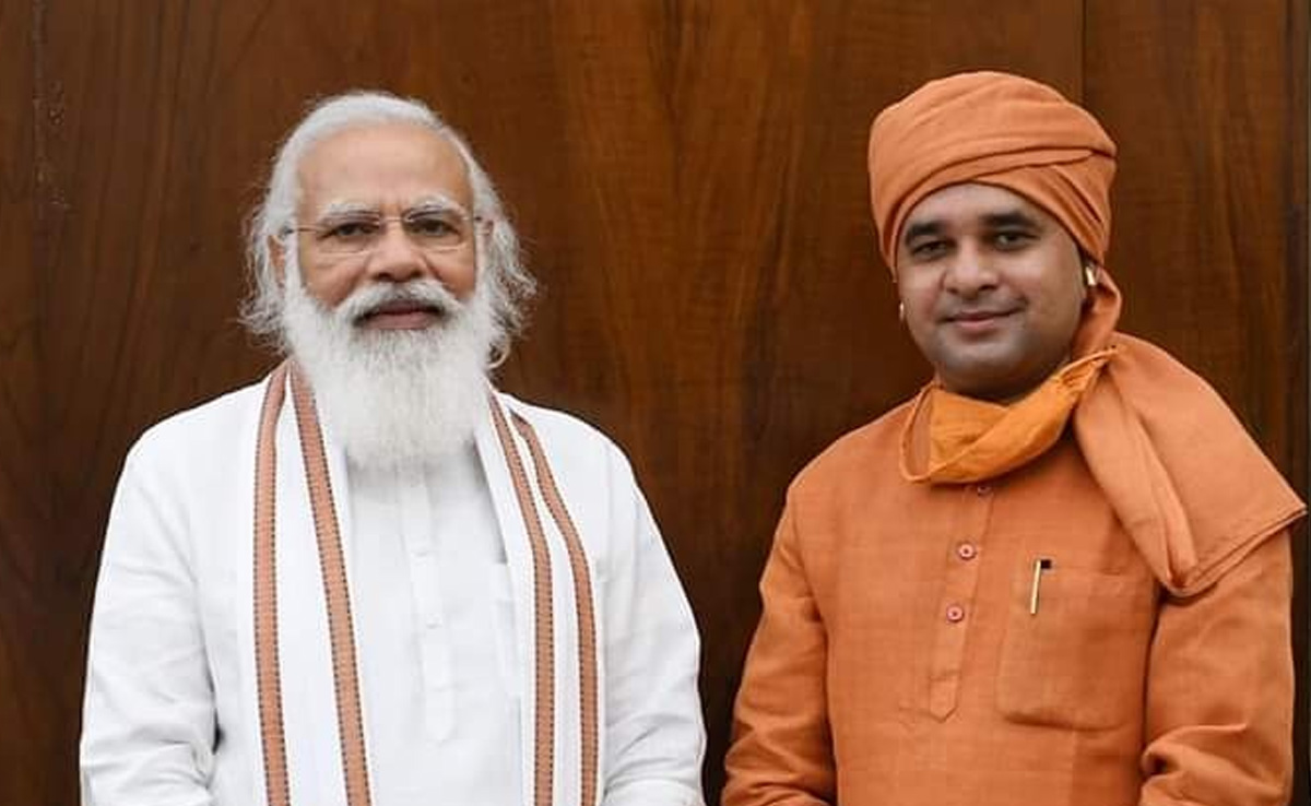 Rajasthan CM: बाबा बालकनाथ के ट्वीट से राजस्थान में मची सियासी खलबली, PM के मार्गदर्शन का किया जिक्र