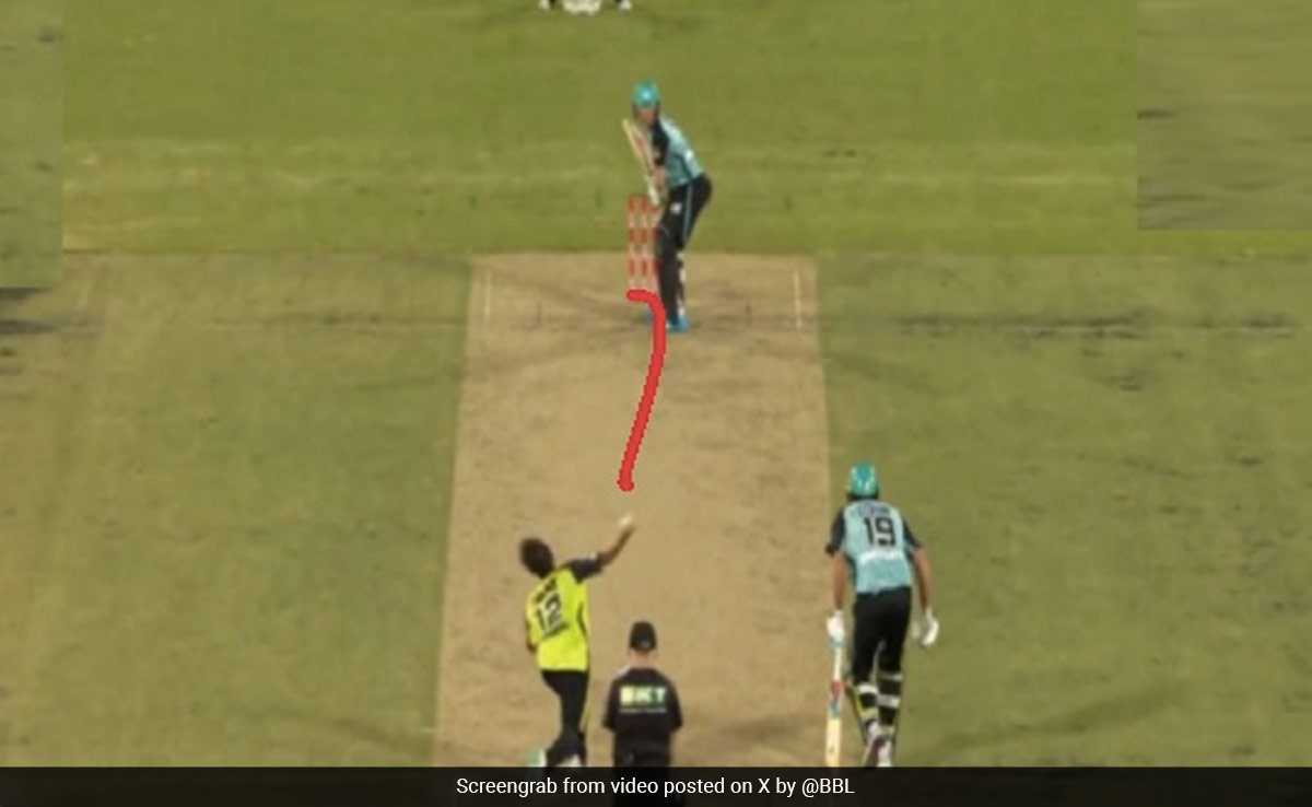 जमान खान ने डाली 'रॉकेट यॉर्कर', खड़े-खड़े बोल्ड हुआ बैटर, गेंदबाज की स्पीड देख सैम बिलिंग्स के उड़े होश, Video