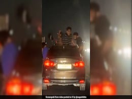 Viral Video Shows 4 Men Hanging Out Of Speeding Car, Bengaluru Police Takes Action Viral Video Shows 4 Men Hanging Out Of Speeding Car, Bengaluru Police Takes Action