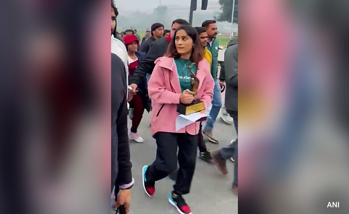 Wrestler Vinesh Phogat Leaves Khel Ratna, Arjuna Award On Kartavya Path