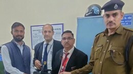 ट्रेन में छूट गया था आभूषण और रुपयों से भरा पर्स, TTE ने वापस करने के लिए खोजा यह तरीका