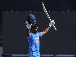 India vs SA Cricket Match: सैमसन के शतक के बाद भारत ने साउथ अफ्रीका को जीत के लिए दिया 297 रनों का लक्ष्य India vs SA Cricket Match: सैमसन के शतक के बाद भारत ने साउथ अफ्रीका को जीत के लिए दिया 297 रनों का लक्ष्य
