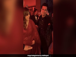 वेडिंग रिसेप्शन पर Randeep Hooda की पत्नी Lin Laishram ने किया ऐसा डांस देखते रह गए मेहमान, लोग बोले- हुड्डा जी शरमा गए वेडिंग रिसेप्शन पर Randeep Hooda की पत्नी Lin Laishram ने किया ऐसा डांस देखते रह गए मेहमान, लोग बोले- हुड्डा जी शरमा गए