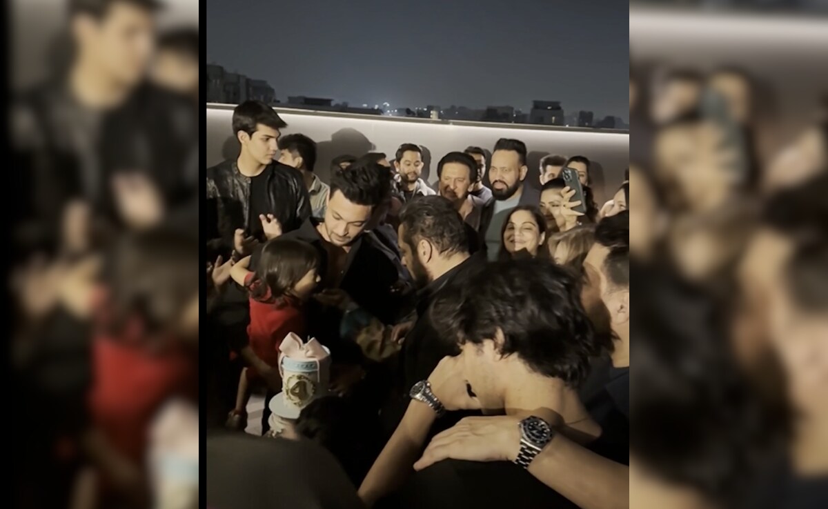 Salman Khan Celebrates Birthday With Niece Ayat. Watch