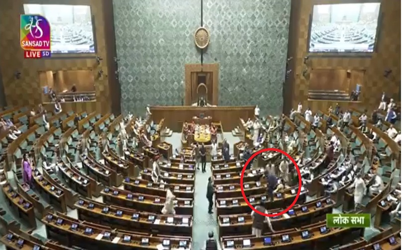 Parliament Security Breach: 22 साल बाद एक बार फिर संसद की सुरक्षा में दिखी बड़ी चूक 