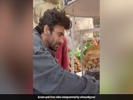 ई-रिक्शा चलाने के बाद अब सड़कों पर हॉट डॉग बेचते दिखे सुनील ग्रोवर, यूजर्स बोले- ये दुनिया की सब जॉब करेंगे ई-रिक्शा चलाने के बाद अब सड़कों पर हॉट डॉग बेचते दिखे सुनील ग्रोवर, यूजर्स बोले- ये दुनिया की सब जॉब करेंगे