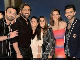 सेलेब्स संग की पार्टी करते दिखे धोनी, वायरल हुई तस्वीर, फैन्स देखकर हुए गदगद, Photos सेलेब्स संग की पार्टी करते दिखे धोनी, वायरल हुई तस्वीर, फैन्स देखकर हुए गदगद, Photos