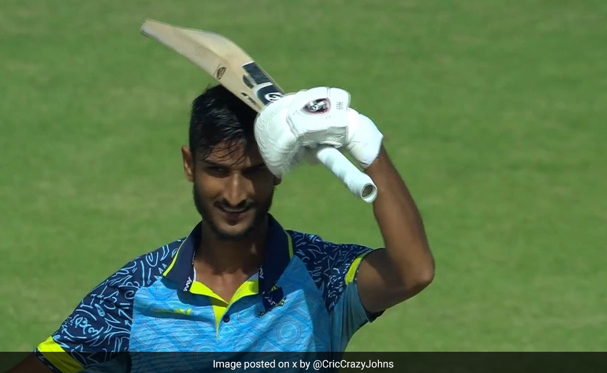 शाहबाज अहमद ने शतक जमाकर मचाई खलबली, विजय हजारे ट्रॉफी में ऐसा कमाल कर फैन्स को चौंकाया