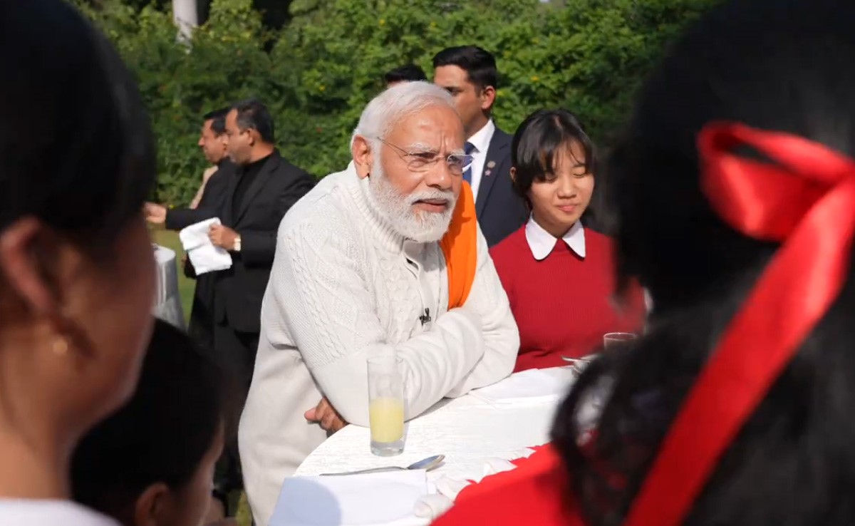 क्रिसमस के दिन प्रधानमंत्री आवास का भ्रमण करने वाली छात्राओं का वीडियो मोदी ने किया साझा क्रिसमस के दिन प्रधानमंत्री आवास का भ्रमण करने वाली छात्राओं का वीडियो मोदी ने किया साझा