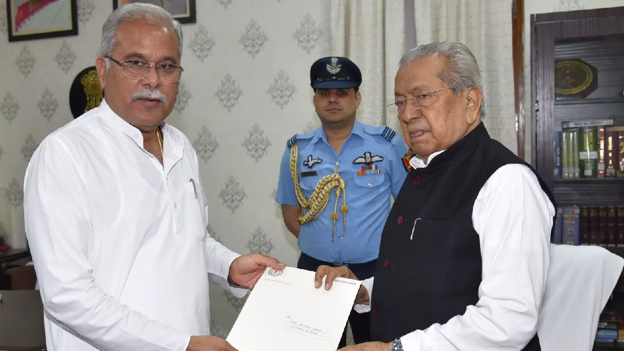 Chhattisgarh Election Result: सीएम भूपेश बघेल ने हार स्वीकार कर देर रात सौंपा इस्तीफा