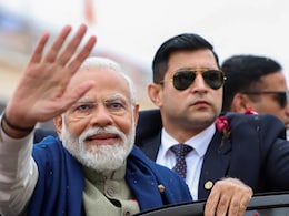 अयोध्या दौरे पर 'उज्ज्वला योजना' की 10 करोड़वीं  लाभार्थी के घर चाय पीने पहुंचे PM मोदी अयोध्या दौरे पर 'उज्ज्वला योजना' की 10 करोड़वीं  लाभार्थी के घर चाय पीने पहुंचे PM मोदी