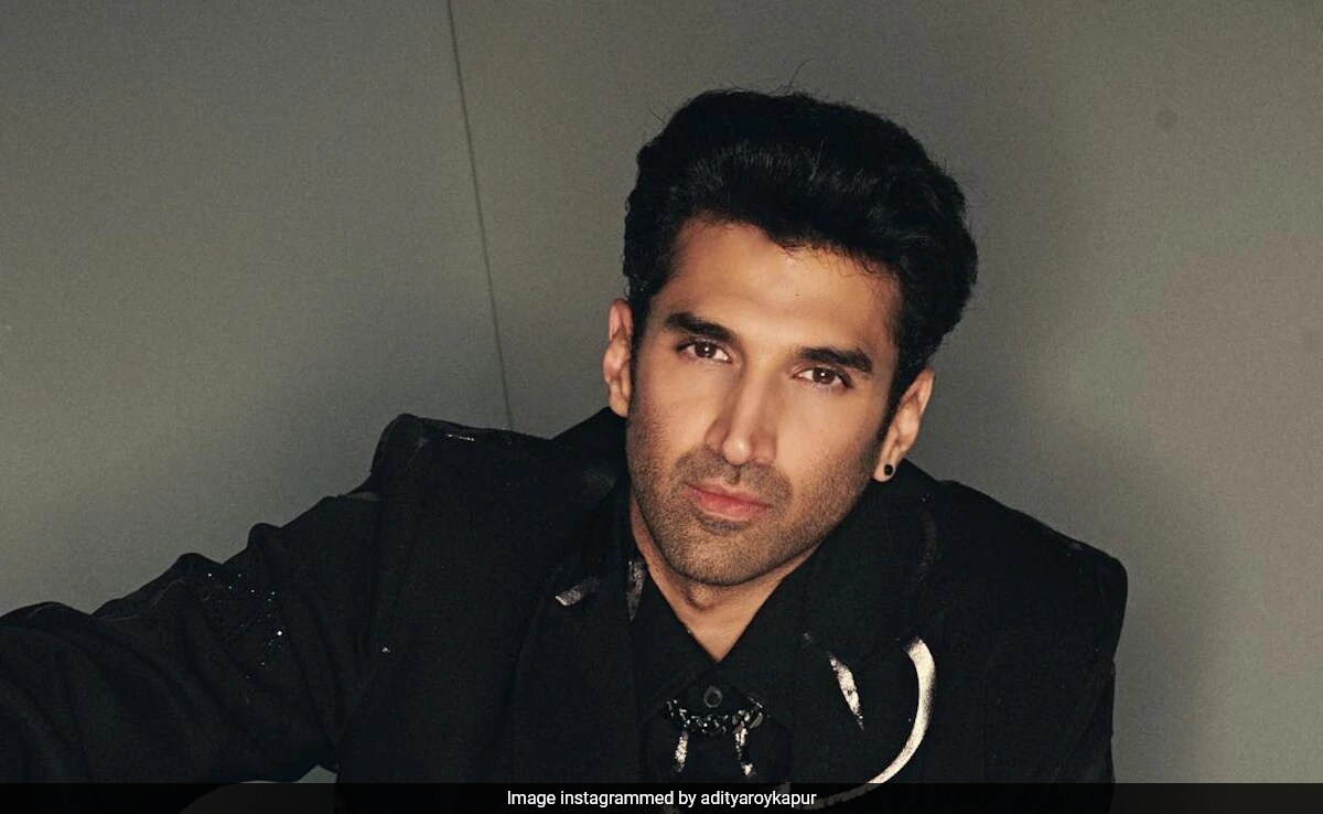 <i>Koffee With Karan 8</i>: Aditya Roy Kapur's Keywords - Dating App, Thirst Trap And "<i>Aashiqui</i>"