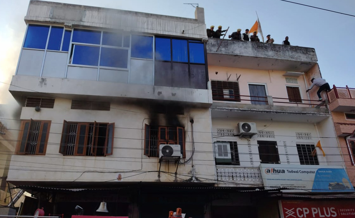 दौसा: भागवत कथा सुनने गया था परिवार, घर में अचानक लगी आग, दो माह की बच्ची की बचाई जान