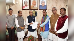 CG News: विष्णु देव साय ने राज्यपाल के सामने पेश किया सरकार बनाने का दावा, शपथ ग्रहण समारोह की तारीख का इंतजार