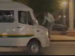 Video: Man Hangs Onto Minibus' Bonnet, Dragged For Several Metres In Delhi Video: Man Hangs Onto Minibus' Bonnet, Dragged For Several Metres In Delhi