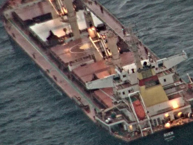 नौसेना ने भारत के पश्चिमी तट पर वाणिज्यिक जहाज पर हमले की जांच शुरू की