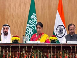 भारत आए सऊदी अरब के हज मंत्री से स्मृति ईरानी ने की मुलाकात, कहा- हज़ यात्रा को और सुगम बनाने पर बातचीत हुई भारत आए सऊदी अरब के हज मंत्री से स्मृति ईरानी ने की मुलाकात, कहा- हज़ यात्रा को और सुगम बनाने पर बातचीत हुई