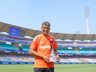 Amol Muzumdar च्या संघर्षाची कहाणी,  आंतरराष्ट्रीय क्रिकेटमध्ये शेवटपर्यंत संधी न मिळण्याची खरी 4 कारणं