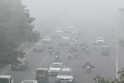 134 Flights, 22 Trains Late As Dense Fog Engulfs Delhi, North India 134 Flights, 22 Trains Late As Dense Fog Engulfs Delhi, North India