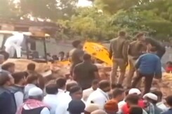 यूपी के घोसी में शादी समारोह में दीवार गिरने से 6 लोगों की मौत यूपी के घोसी में शादी समारोह में दीवार गिरने से 6 लोगों की मौत