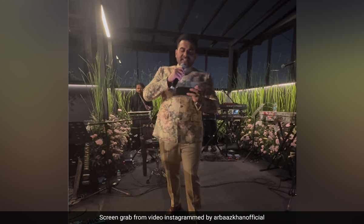 Arbaaz Khan Sings <i>Tere Mast Mast Do Nain</i> For Wife Shura At Their Wedding