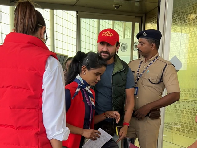 The Case Of A Confused Saif And 2 Red Jackets